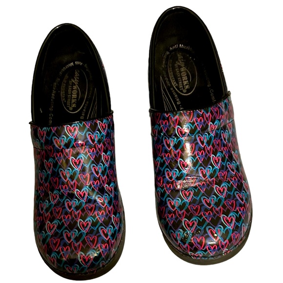 easy street Shoes - Easy Works by Easy Street nursing clogs in size 7M. Hearts design. GUC